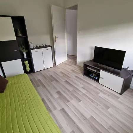 Сasa de vacaciones Maison 3 Avec Garage, Proche De Toutes Commodités, Quartier Calme